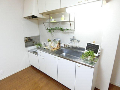 【キッチン】 | マンションさもと | ２口ガスコンロ設置可能なキッチン。