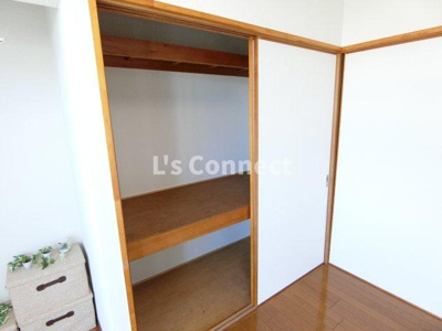 【収納】 | マンションさもと | 洋室には１間の収納付き。