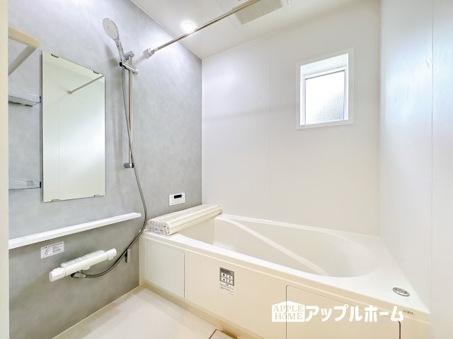 【新築住宅】東松山市石橋 第1期 全4棟の浴室|日常の疲れを癒やすここちのよいユニットバス。お手入れが簡単になる工夫が凝らされているため、手間をかけずに清潔さを保てます。