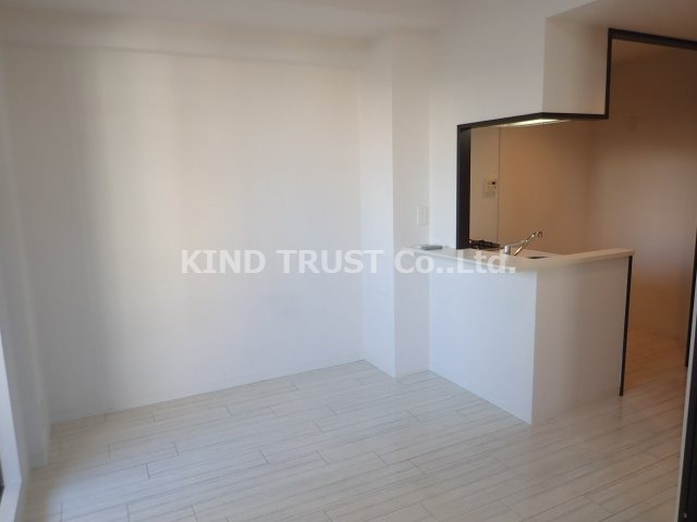 レオンコンフォート新梅田の居間・リビング|ゆったりとした居間です