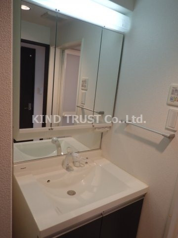 レオンコンフォート新梅田の洗面所|広い洗面スペース