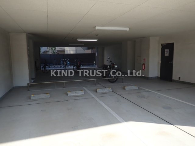 レオンコンフォート新梅田の駐車場|車をお持ちの方に嬉しい駐車場付きの物件です