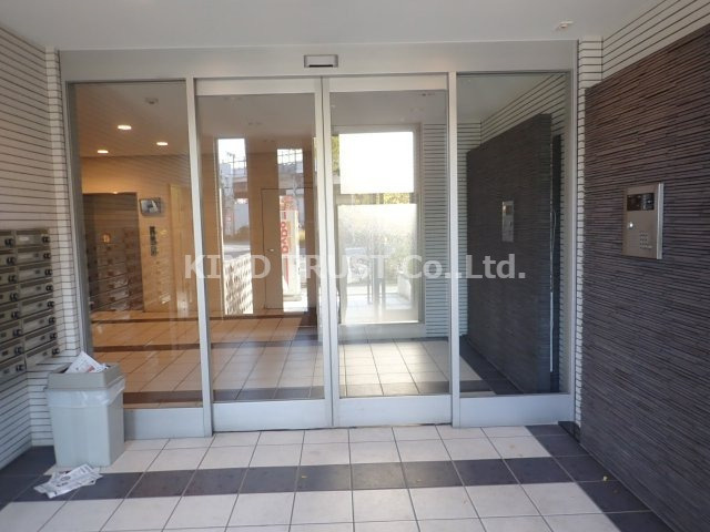 レオンコンフォート新梅田のエントランス|落ち着いたエントランスです