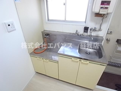 【キッチン】 | レピュート高岡B | お料理しやすいキッチンです