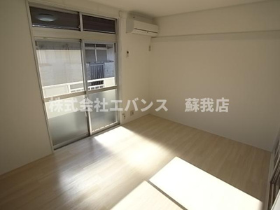 【寝室】 | レピュート高岡B | 落ち着いた色調の寝室です