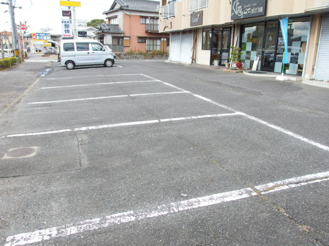 ニューマリッチ大鉄の駐車場