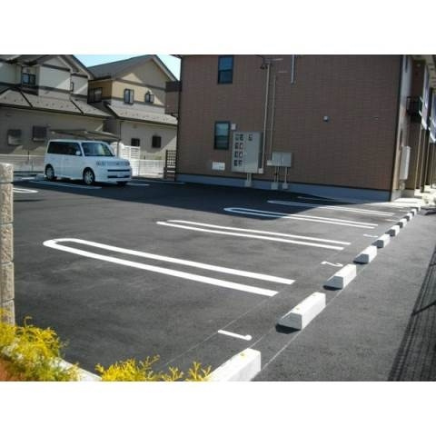レジデンス井龍の駐車場