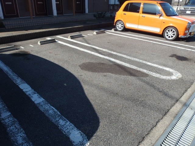 ドミール藤ノ木Ａの駐車場