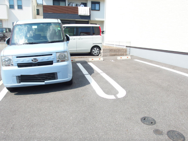 クイエート　カーサ東岡崎の駐車場