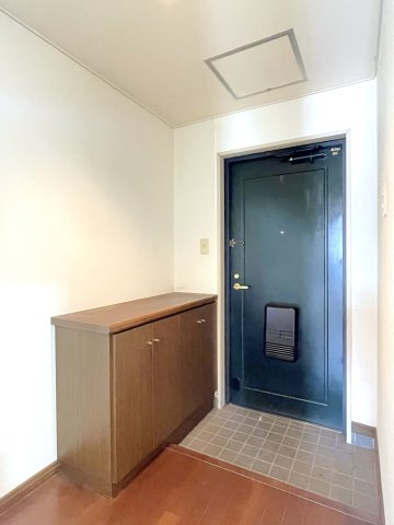 バルミー弥生の玄関