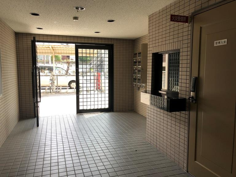 ウインベルコーラス井土ヶ谷のロビー