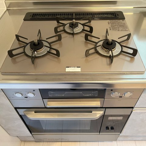 【キッチン】 | イニシア大濠公園 | 3口コンロ+グリルで効率的にお料理が進められます