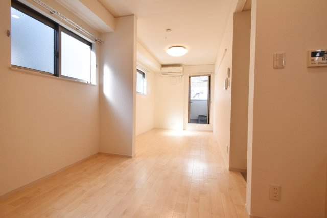 レジデンス西宮呉羽の居間・リビング