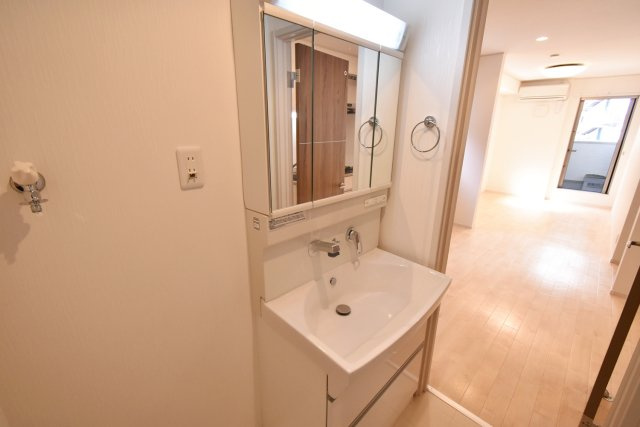 レジデンス西宮呉羽の独立洗面台
