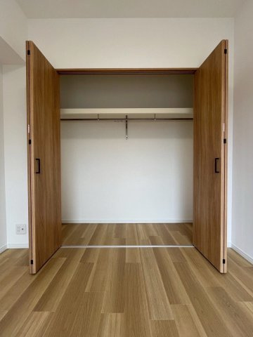 【収納】 | ライオンズマンション筑紫丘西 | 広々とした洋室は収納スペースがたっぷり！どんなお洒落さんでも安心の大容量収納が自慢です