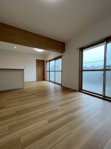 【居間・リビング】 | ライオンズマンション筑紫丘西 | 約19帖のLDKは広々としているので各部屋も安らぎをもたらすプライベート空間です