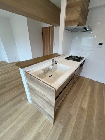 【キッチン】 | ライオンズマンション筑紫丘西 | お料理をしながら会話を楽しめるカウンターキッチンです