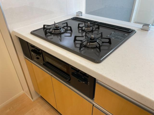 オータムめぐみⅢのキッチン|3口コンログリル付き（イメージ）