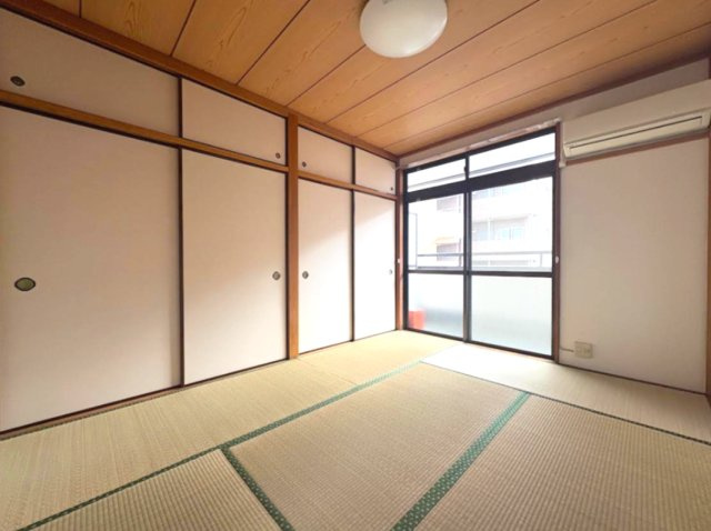 川口ビルの居間・リビング