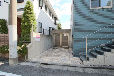 ★敷地内駐車場★（空き状況・使用料等詳細はご確認下さい）