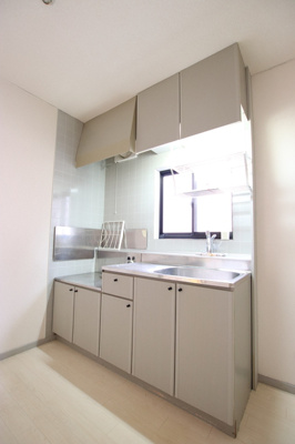 窓付きキッチン