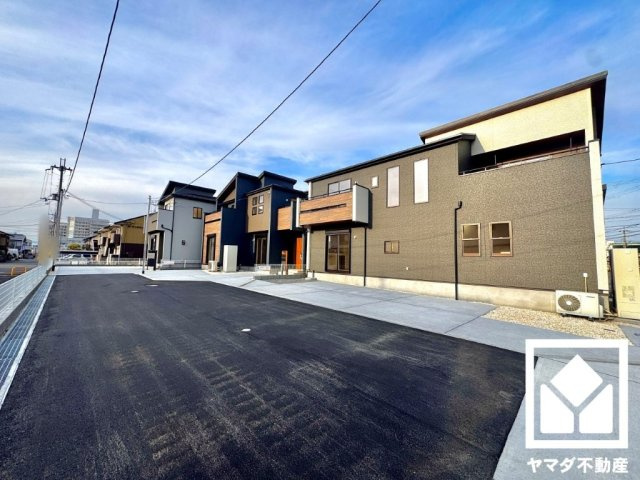 栗東市大橋４丁目　1期　2号棟の前面道路含む現地写真