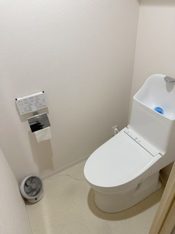 アイディーコート錦のトイレ|トイレ/壁リモコンですっきりと。お掃除もしやすいですね。