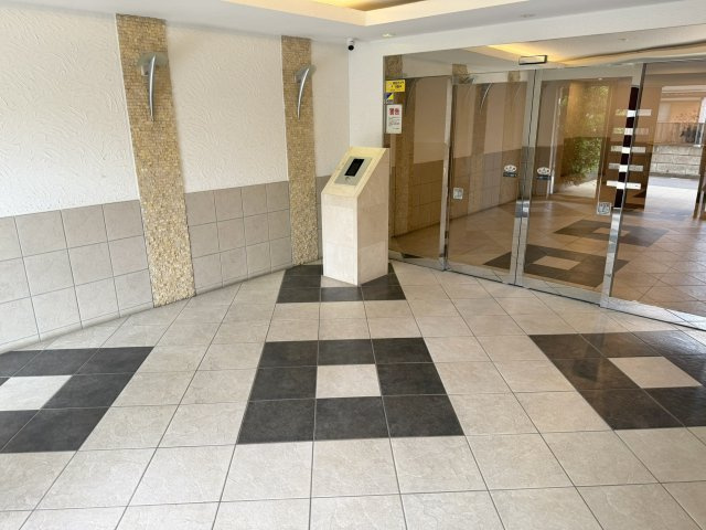 アイディーコート錦のエントランス|共用部・エントランス/オートロック、モニター付インターホン、防犯カメラでセキュリティに配慮されています。