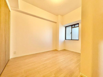 【子供部屋】 | グラン・ドムール北野田 | 家族一人ひとりの大切なプライベート空間。趣味に合わせて使って頂けるようシンプルに仕上げてあります。暮らし心地を大きく左右する収納を、適材適所に配置し使い勝手を考慮しました。