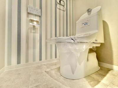 【トイレ】 | グラン・ドムール北野田 | 清潔感のある広々トイレです♪タオルフォルダーも付いておりそのまま手洗いもできます。