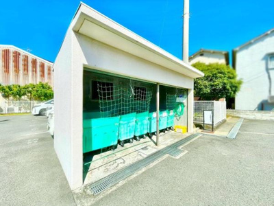 【その他共用部分】 | グラン・ドムール北野田 | 敷地内ゴミ出し場。きちんと分別されていてキレイなゴミ出し場所になっています！