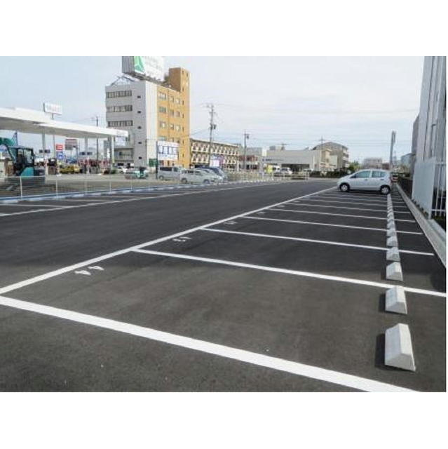 ラピスタワー北側隣地駐車場の外観