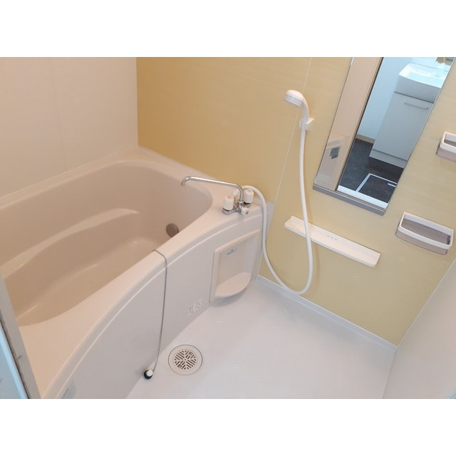 アンジュ　ルミエールの浴室