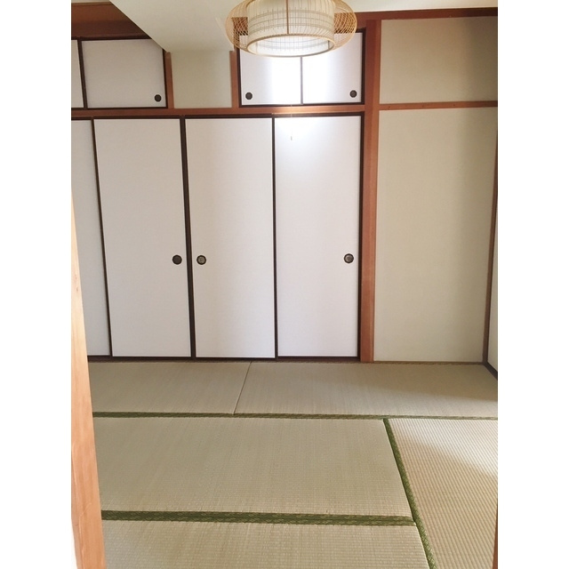 岐阜市加納青藤町２丁目のアパートの居間・リビング|和室６帖