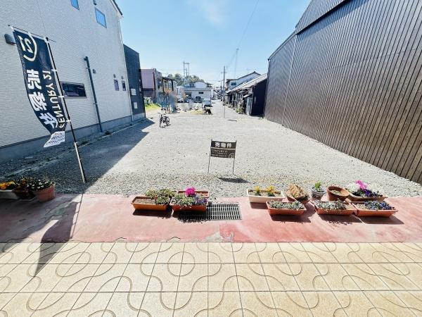 【前面道路含む現地写真】