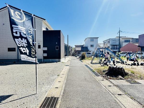 【前面道路含む現地写真】