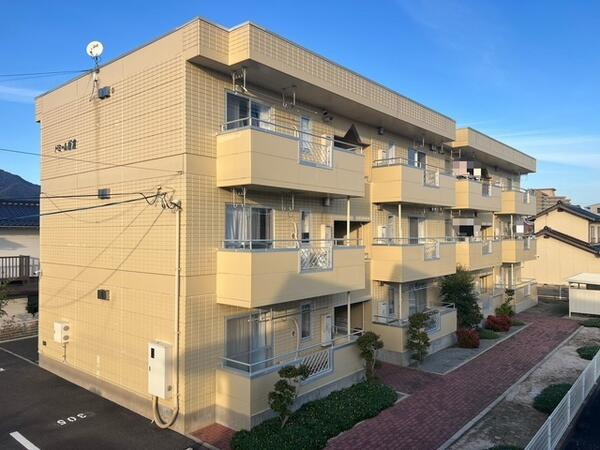 ドミール板倉の外観