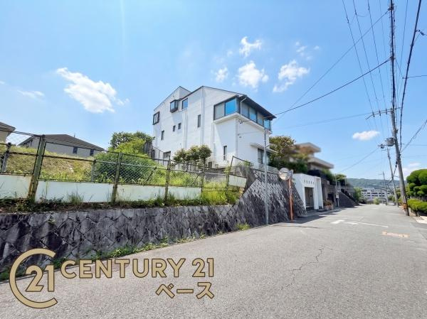 生駒市東生駒１丁目の売地の前面道路含む現地写真|■落ち着いた雰囲気の閑静な住宅地内です！