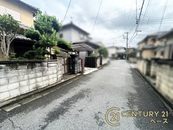 香芝市鎌田の売地の前面道路含む現地写真|前面道路約４ｍでお車の出し入れも楽々！