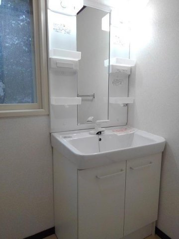 フローラヴィレッヂⅠの洗面所|コンパクトで使いやすい洗面所