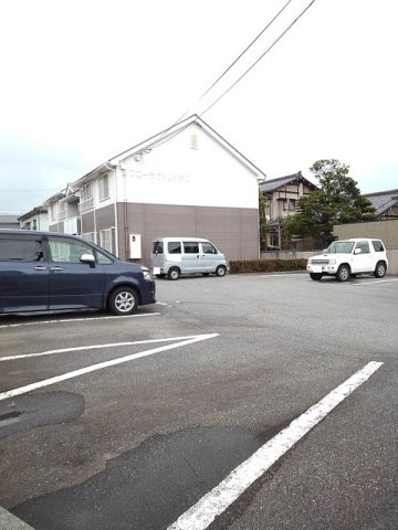 フローラヴィレッヂⅠの駐車場|駐車場完備です