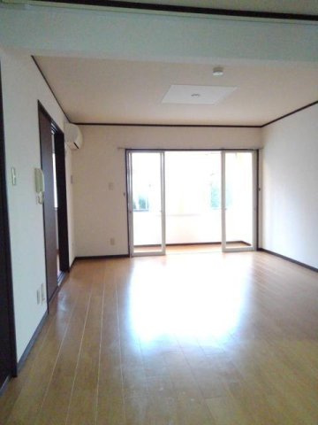 フローラヴィレッヂⅠの居間・リビング|居間です