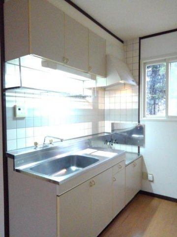 フローラヴィレッヂⅠのキッチン|コンパクトなキッチンで掃除もラクラク