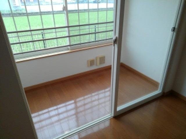 ヴィラ・かたかご　Ⅰのバルコニー|暖かな日差しのふりそそぐバルコニー