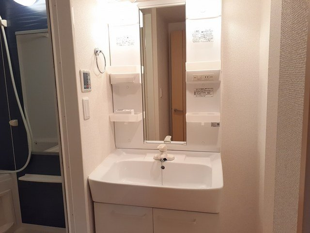 ユニゾン　カミューⅡの洗面所|明るい洗面所です