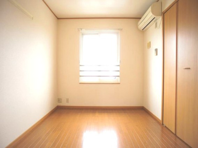 【寝室】 | スッドスピアッツォバイアＡ | 清潔感のあるきれいな洋間です♪