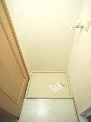 【設備】 | スッドスピアッツォバイアＡ | 室内に洗濯機置き場があります。