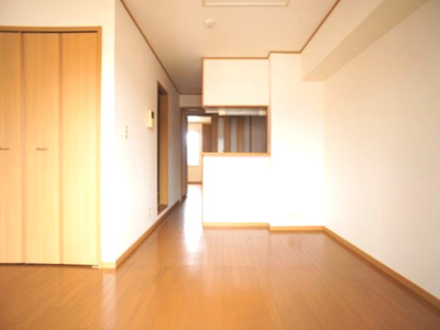 【居間・リビング】 | スッドスピアッツォバイアＡ | 会話をしながらお料理できる対面キッチンです♪