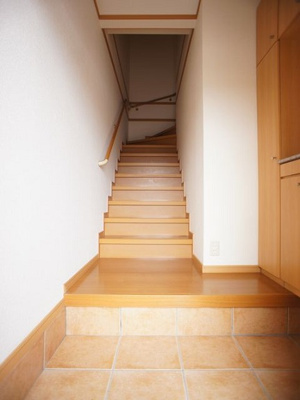 【玄関】 | スッドスピアッツォバイアＡ | 1階玄関！たくさん収納できるシューズボックスが付いています♪