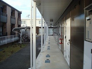 レオパレス船津の玄関